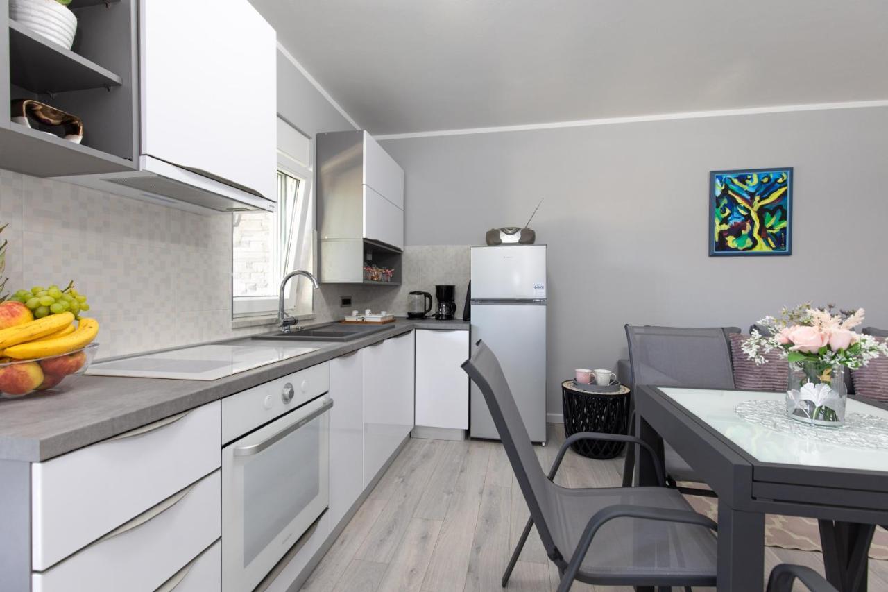 Apartment Odore Di Mare With Beautiful Garden Krk Town Esterno foto