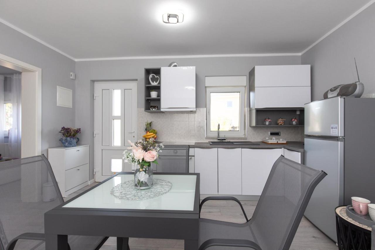 Apartment Odore Di Mare With Beautiful Garden Krk Town Esterno foto